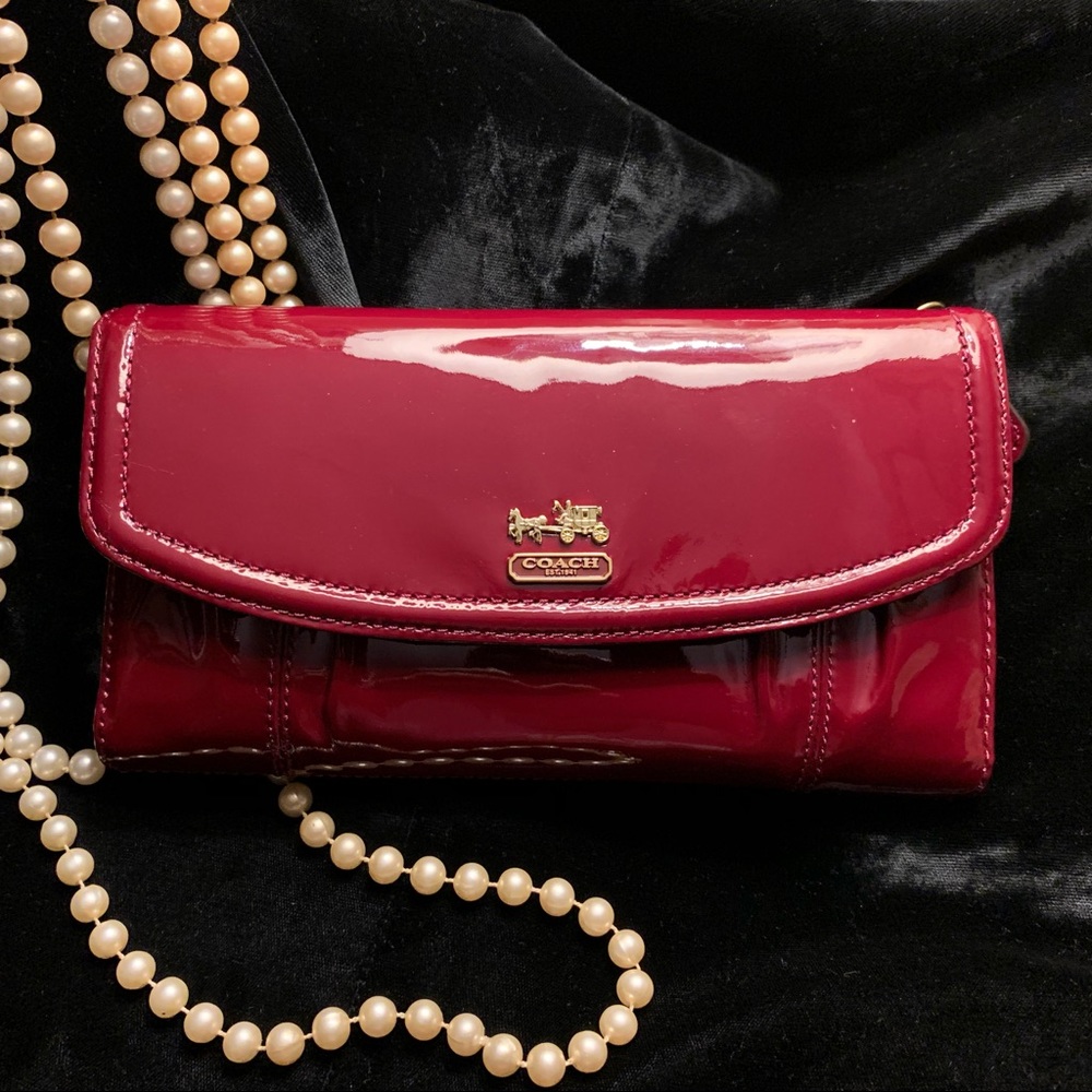 (NWT) COACH Patent Leather Wallet 😍
